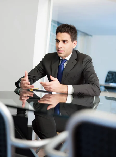 Homme Affaires Dans Salle Réunion — Photo