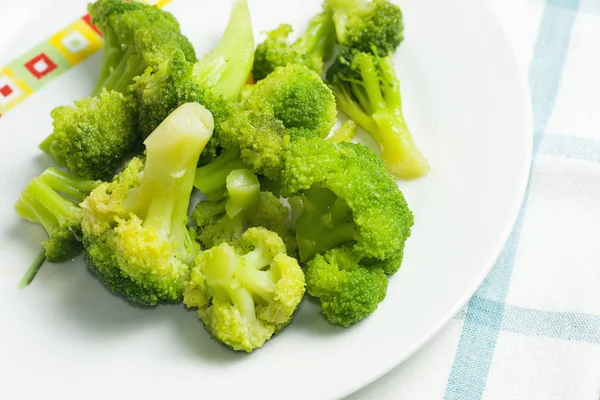 Groene Broccoli Witte Plaat — Stockfoto