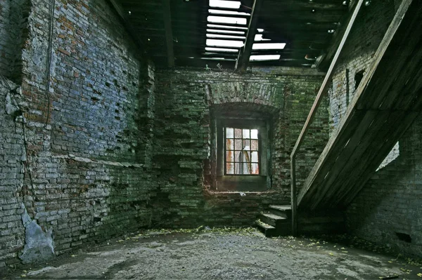 Abandonado Loja Casa Salão Com Escadaria — Fotografia de Stock