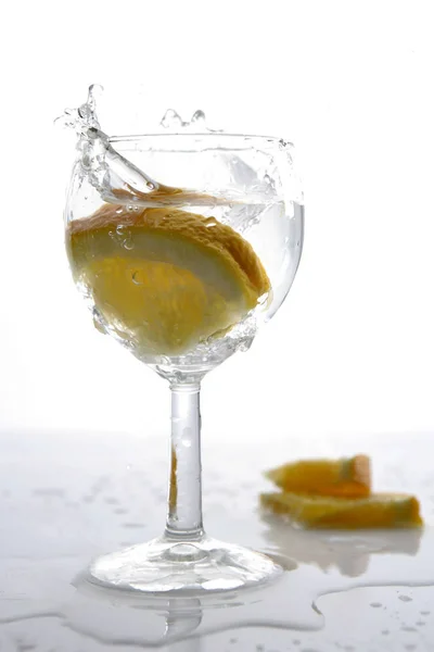 Wasserglas Mit Orange — Stockfoto
