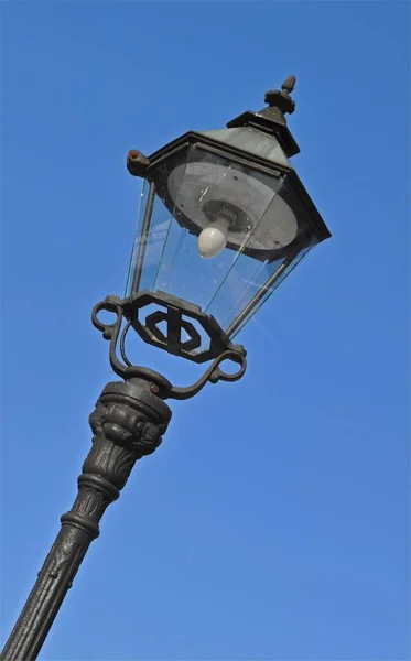 Straatlamp Blauwe Lucht Achtergrond — Stockfoto