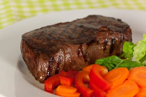 Bife Galo Carne Assada Com Pimenta Cenoura — Fotografia de Stock