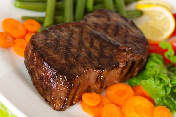 Carne Asada Con Pimientos Zanahoria Sentada —  Fotos de Stock