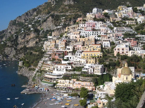 ポジターノ Positano イタリア南部のアマルフィ海岸にある崖の村 — ストック写真