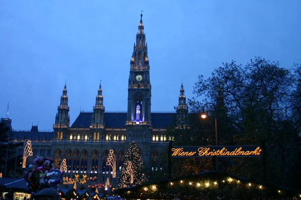 Ein Kleiner Blick Auf Das Wiener Rathaus Mit Dem Großen — Stockfoto