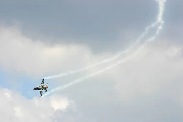 Militärt Stridsflygplan Flygning Himlen — Stockfoto