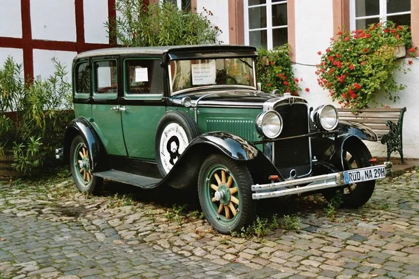 Old Vintage Retro Car Parked Road — Stock Photo, Image