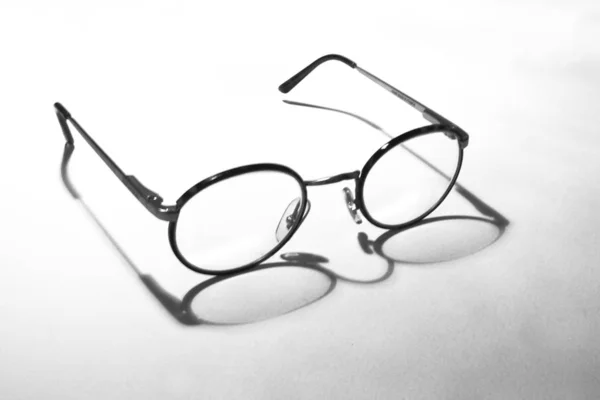 Old Ugly Glasses Can Still Give Something — Stock Photo, Image