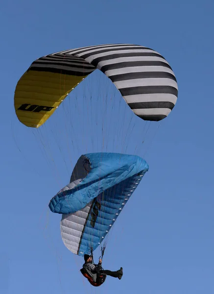 Hay Alrededor Del Wasserkuppe Varias Escuelas Parapente Kite Volando Correspondientemente —  Fotos de Stock