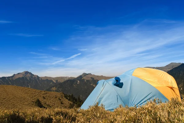 Tente Spéciale Installée Sur Les Prairies Haute Montagne — Photo