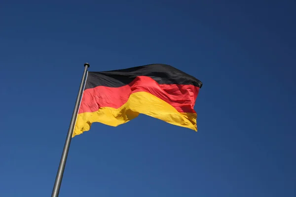 Tysk Flagga Framför Berlins Rikaste — Stockfoto
