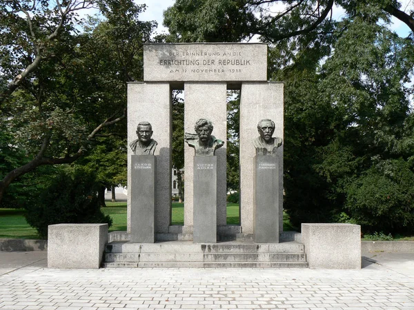 Köztársasági Emlékmű Bécsben — Stock Fotó