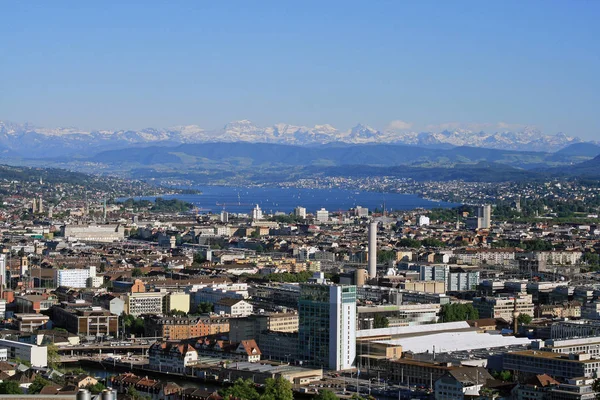 苏黎世市位于瑞士北部苏黎世湖的北端 是全球银行和金融中心 — 图库照片