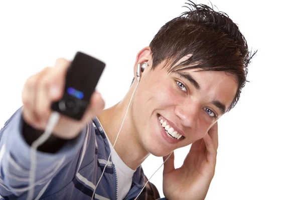 Junger Mann Hört Mp3 Musik Und Zeigt Player — Stockfoto