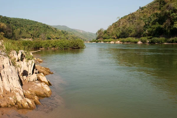 Krajobraz Nam Rzeki Laosie — Zdjęcie stockowe
