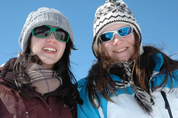 Zwei Mädchen Winterkleidung Und Skibrille — Stockfoto
