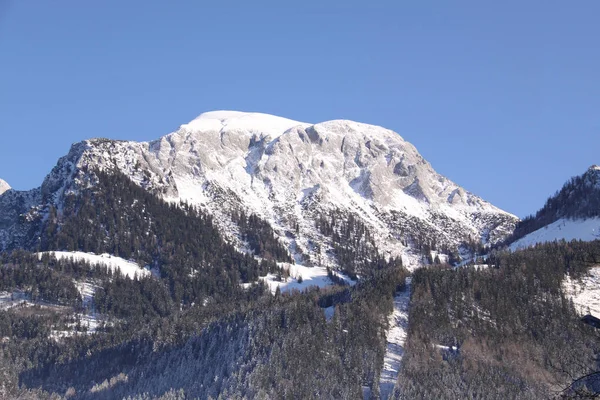 Neve Coberto Pico Montanha — Fotografia de Stock