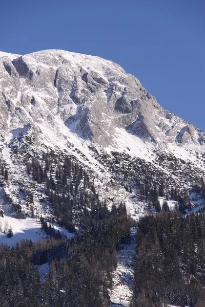 Pokryty Śniegiem Szczyt Góry — Zdjęcie stockowe