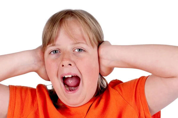 Μια Οριζόντια Εικόνα Ενός Νεαρού Κοριτσιού Ουρλιάζει Και Καλύπτει Αυτιά — Φωτογραφία Αρχείου