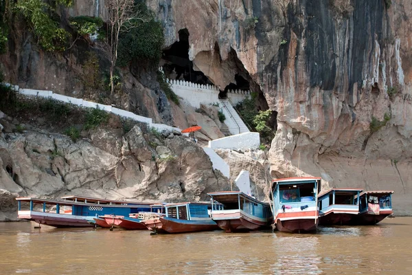 Barca Nella Baia Phi Leh Thailandia — Foto Stock