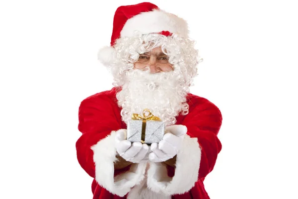 Papai Noel Feliz Velho Segurando Presente Natal Nas Mãos — Fotografia de Stock