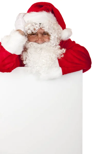 Szczęśliwy Uśmiechnięty Święty Mikołaj Opiera Się Specjalnej Ofercie Świątecznej — Zdjęcie stockowe