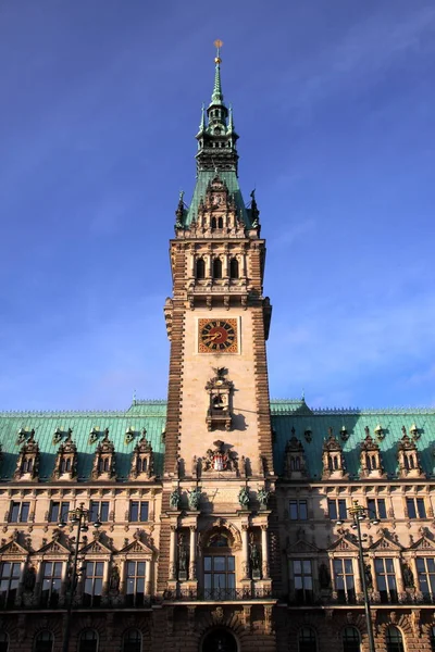 晨阳下的Hamburg Rathaus — 图库照片