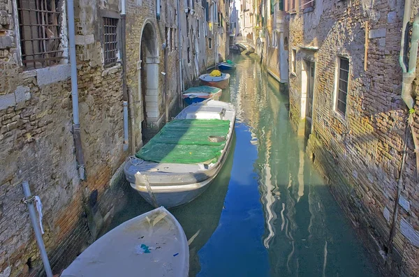 Boote Venezianischen Kanälen — Stockfoto