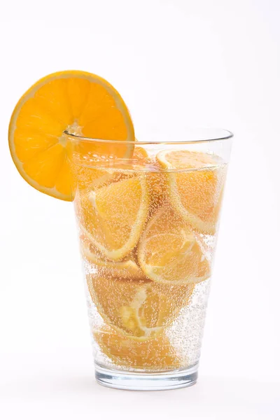 Verre Jus Orange Avec Glaçons Tranche Citron Sur Fond Blanc — Photo