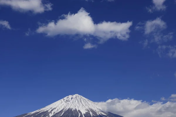 Гора Фудзи Отражается Море — стоковое фото