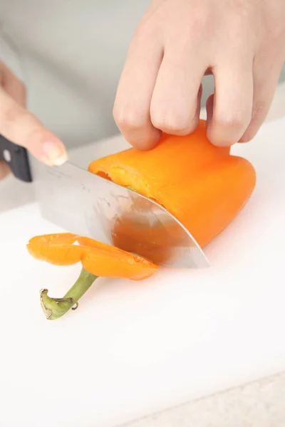 Hand Van Japanse Vrouw Snijden Paprika — Stockfoto