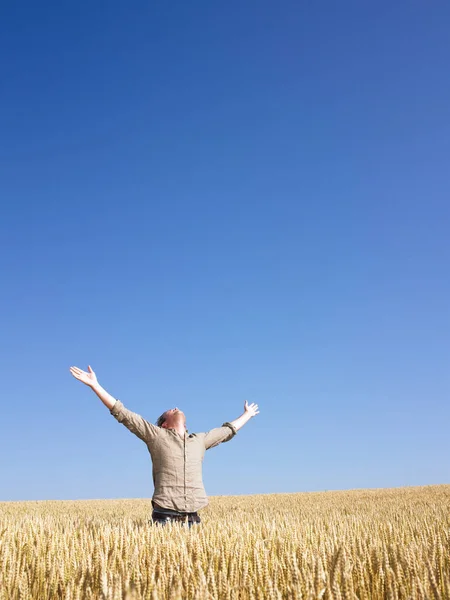 Man Standing Wheat Field Arms Outstretched Vertically Framed Shot — Stock Photo, Image