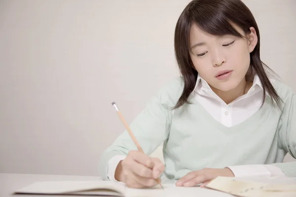 Close Japanese Girl Studying — Stock Photo, Image