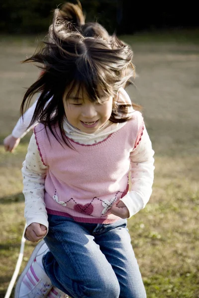 Japonês Alunas Jogar Parque — Fotografia de Stock