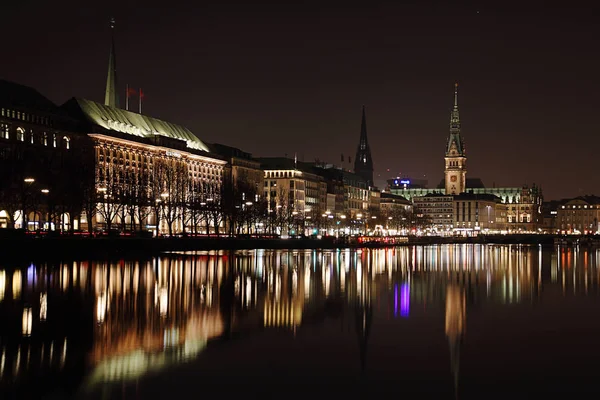 Alster Med Stadshuset Hamburg Natten — Stockfoto