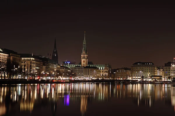 Alster Med Stadshuset Hamburg Natten — Stockfoto