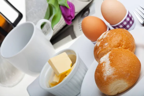 Ovos Pão Manteiga Café Fundo Branco — Fotografia de Stock