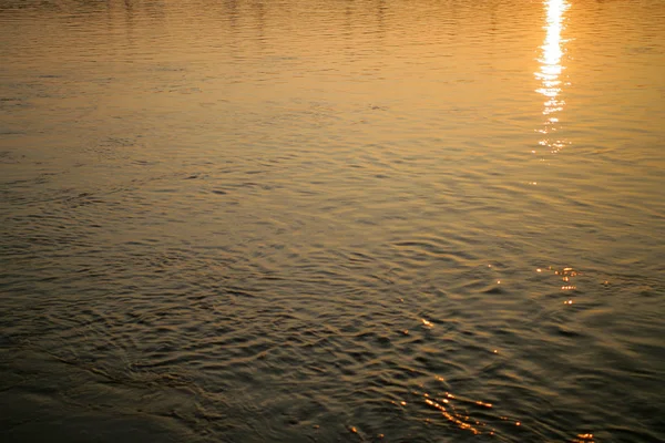 Αντανάκλαση Του Ηλιοβασιλέματος Στο Νερό — Φωτογραφία Αρχείου