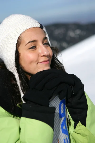 Junge Frau Schnee — Stockfoto