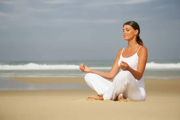 Portrait Woman Meditating Closing Eyes Sitting Seaside — Stock Photo, Image