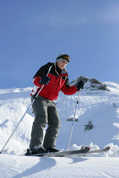 Skieur Dans Les Montagnes Hiver — Photo