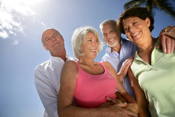 Seniorengruppe Lächelt — Stockfoto