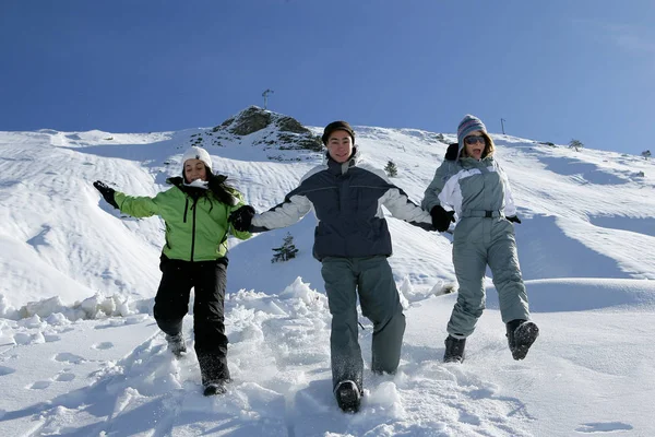 Grupo Atual Amigos Neve — Fotografia de Stock