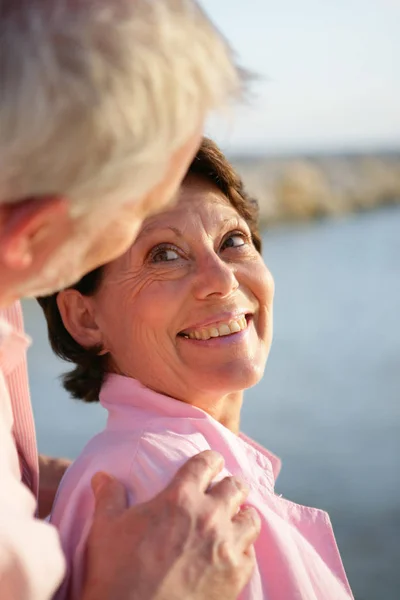 Portrait Senior Woman Smiling Turned Man Water Edge — Stock Photo, Image