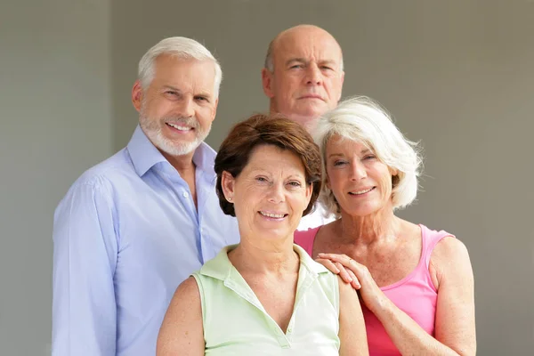 Grupo Ancianos Sonriendo — Foto de Stock