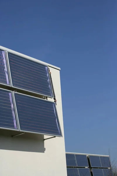 Paneles Solares Techo Una Casa —  Fotos de Stock