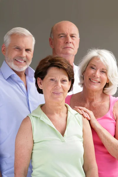 Skupina Seniorů Usmívá — Stock fotografie