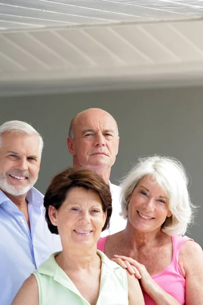 Skupina Seniorů Usmívá — Stock fotografie