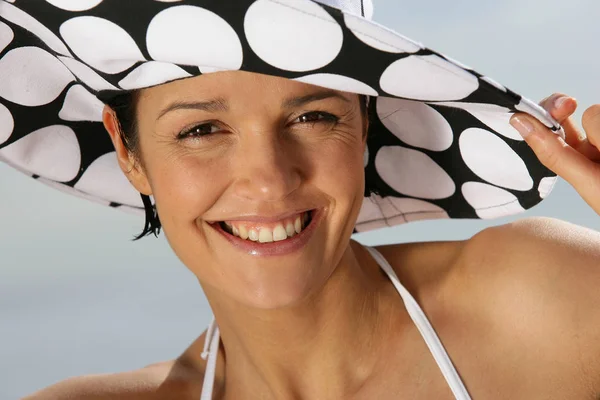 Retrato Cara Mujer Sonriente Con Sombrero —  Fotos de Stock