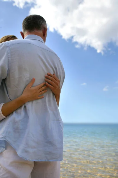 Par Kramas Framför Havet Tillbaka — Stockfoto